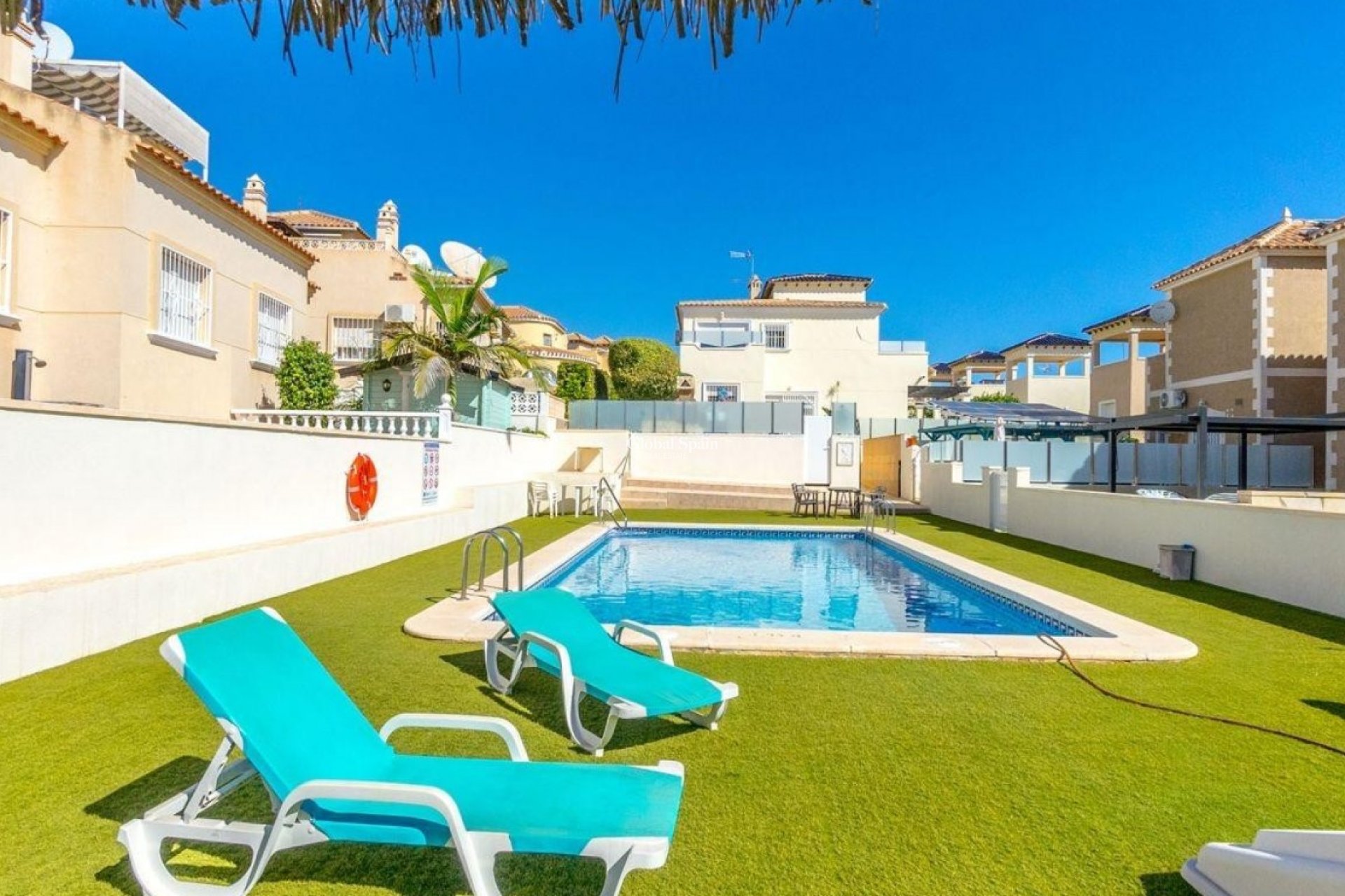Revente - VILLA -
ORIHUELA COSTA - VILLAMARTÍN