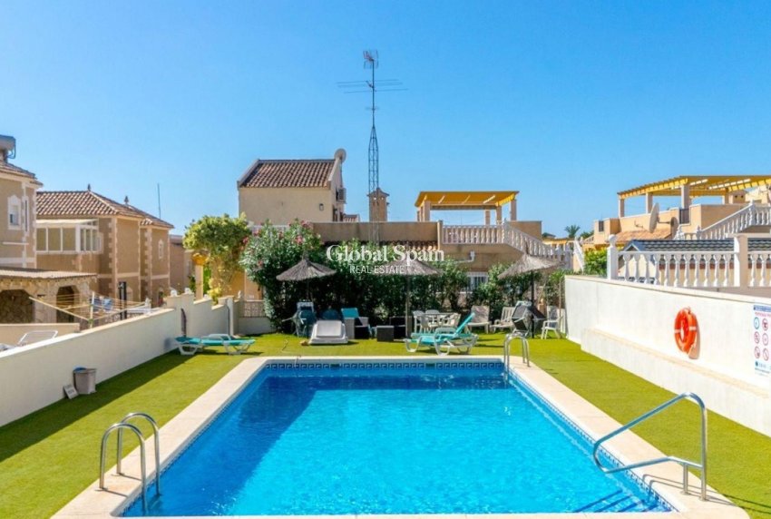 Revente - VILLA -
ORIHUELA COSTA - VILLAMARTÍN
