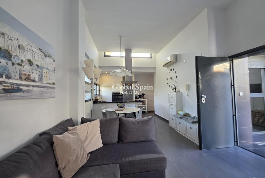 Revente - VILLA -
ORIHUELA COSTA - VILLAMARTÍN