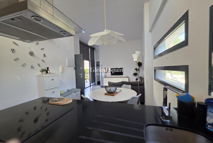 Revente - VILLA -
ORIHUELA COSTA - VILLAMARTÍN