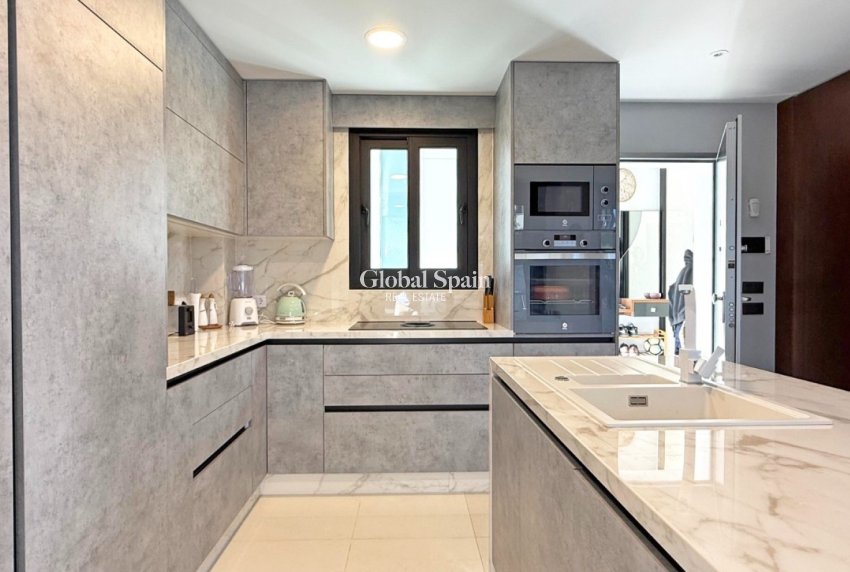 Revente - VILLA -
ORIHUELA COSTA - VILLAMARTÍN