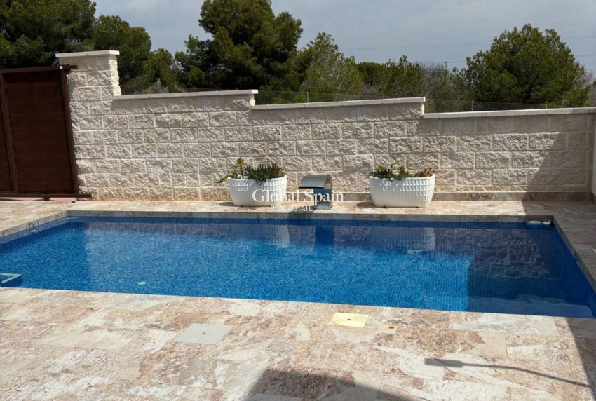 Revente - VILLA -
ORIHUELA COSTA - VILLAMARTÍN