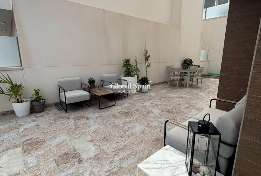 Revente - VILLA -
ORIHUELA COSTA - VILLAMARTÍN