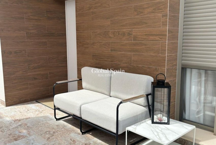 Revente - VILLA -
ORIHUELA COSTA - VILLAMARTÍN