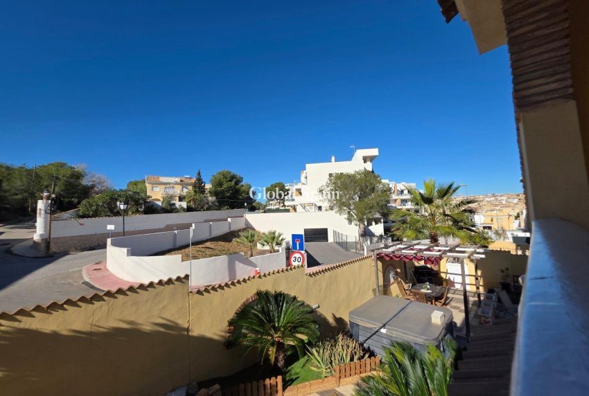 Revente - VILLA -
ORIHUELA COSTA - VILLAMARTÍN