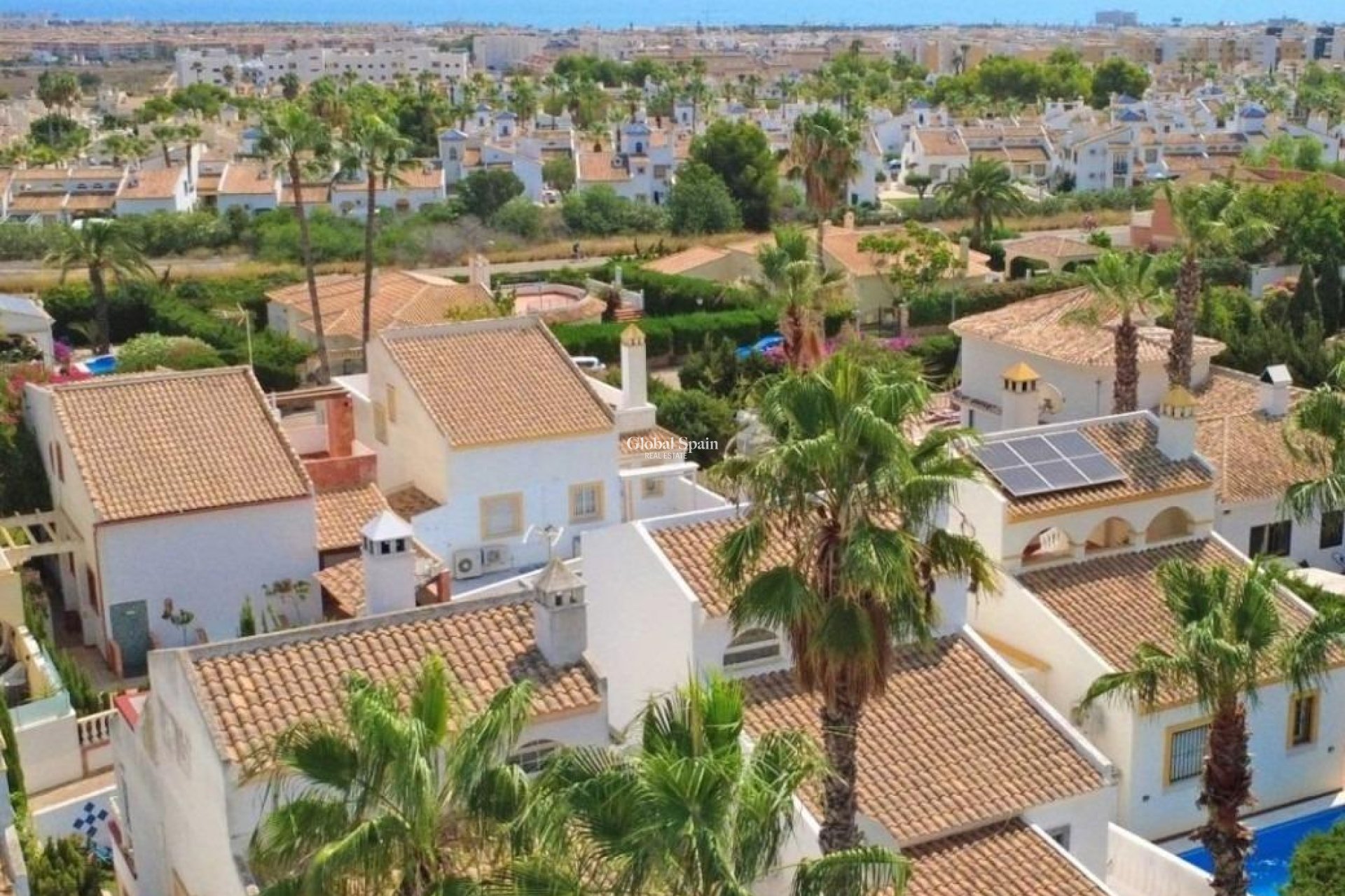Revente - VILLA -
ORIHUELA COSTA - VILLAMARTÍN