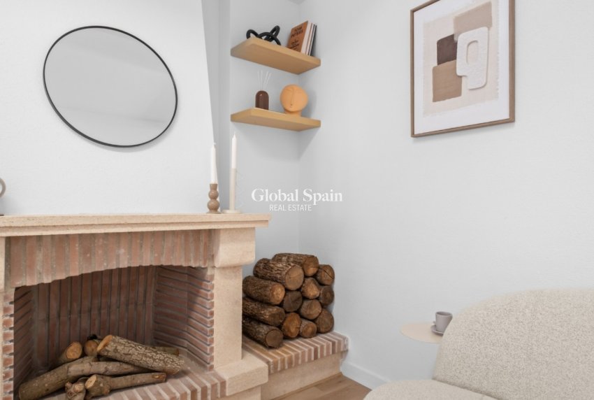 Revente - VILLA -
ORIHUELA COSTA - VILLAMARTÍN