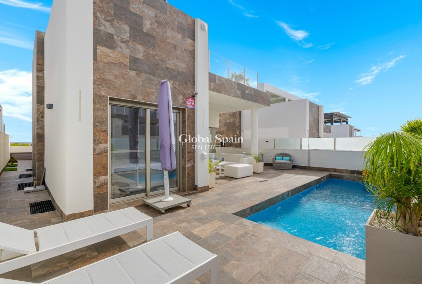 Revente - VILLA -
ORIHUELA COSTA - VILLAMARTÍN