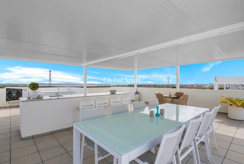 Revente - VILLA -
ORIHUELA COSTA - VILLAMARTÍN