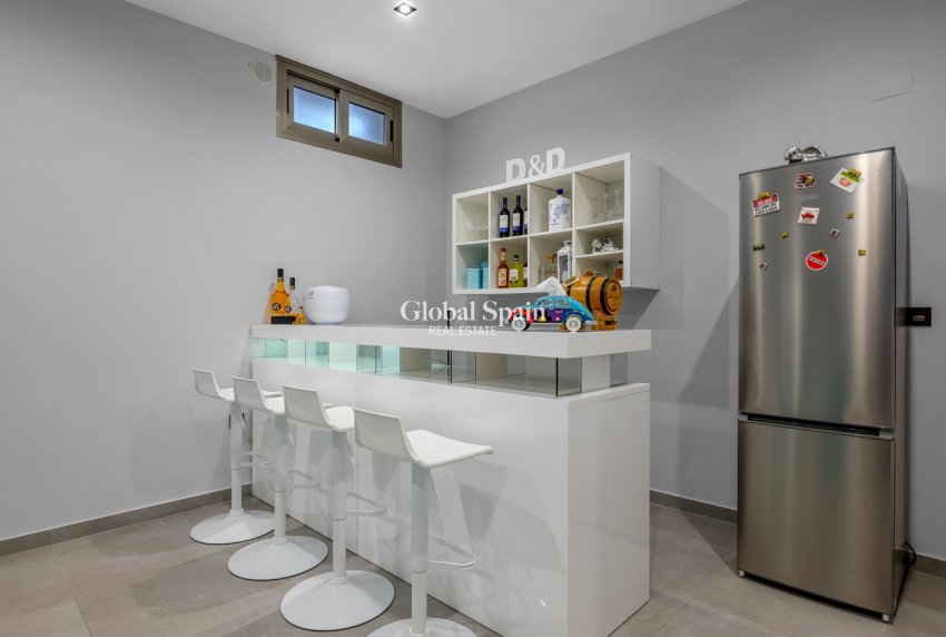 Revente - VILLA -
ORIHUELA COSTA - VILLAMARTÍN