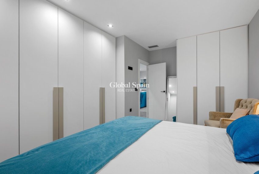 Revente - VILLA -
ORIHUELA COSTA - VILLAMARTÍN
