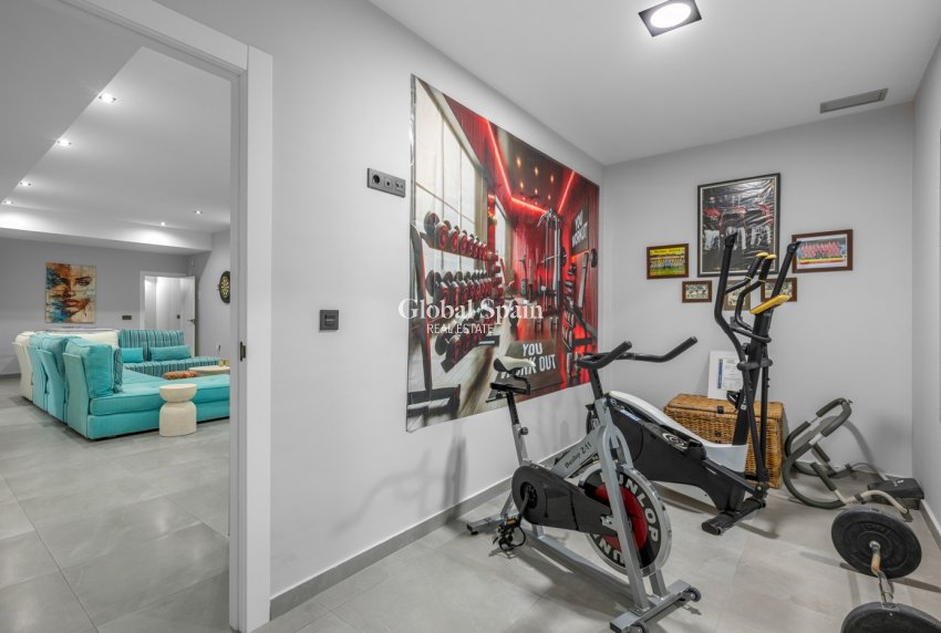 Revente - VILLA -
ORIHUELA COSTA - VILLAMARTÍN