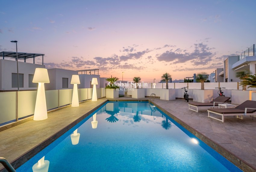 Revente - VILLA -
ORIHUELA COSTA - VILLAMARTÍN