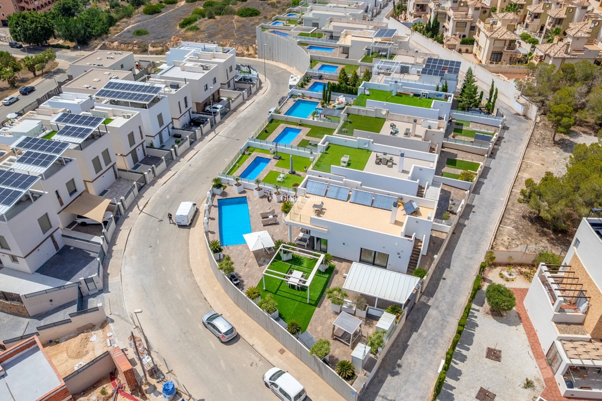 Revente - VILLA -
ORIHUELA COSTA - VILLAMARTÍN