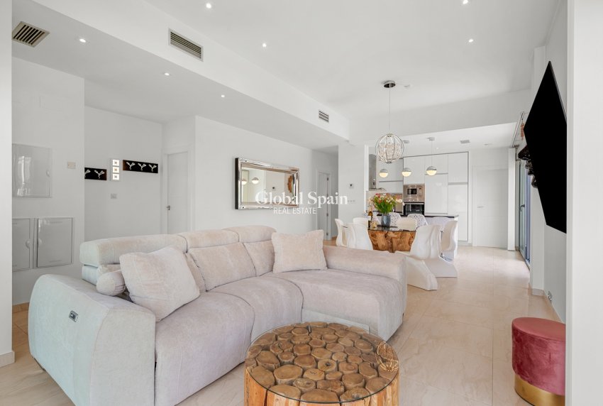 Revente - VILLA -
ORIHUELA COSTA - VILLAMARTÍN