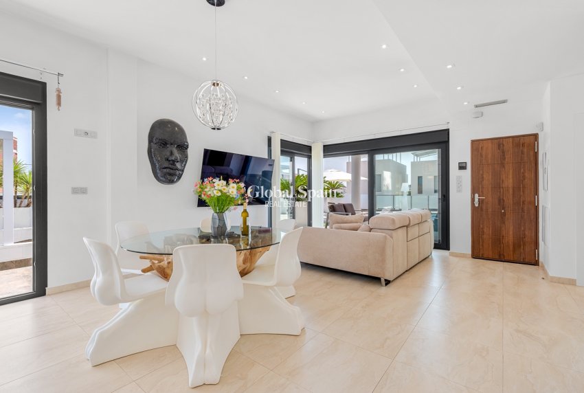 Revente - VILLA -
ORIHUELA COSTA - VILLAMARTÍN