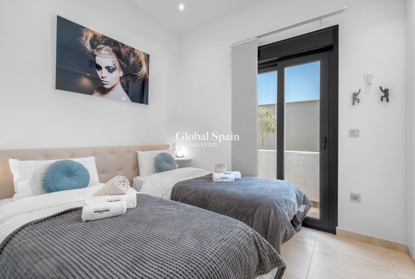 Revente - VILLA -
ORIHUELA COSTA - VILLAMARTÍN