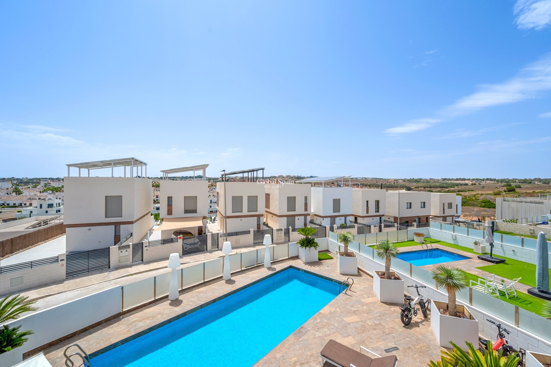 Revente - VILLA -
ORIHUELA COSTA - VILLAMARTÍN