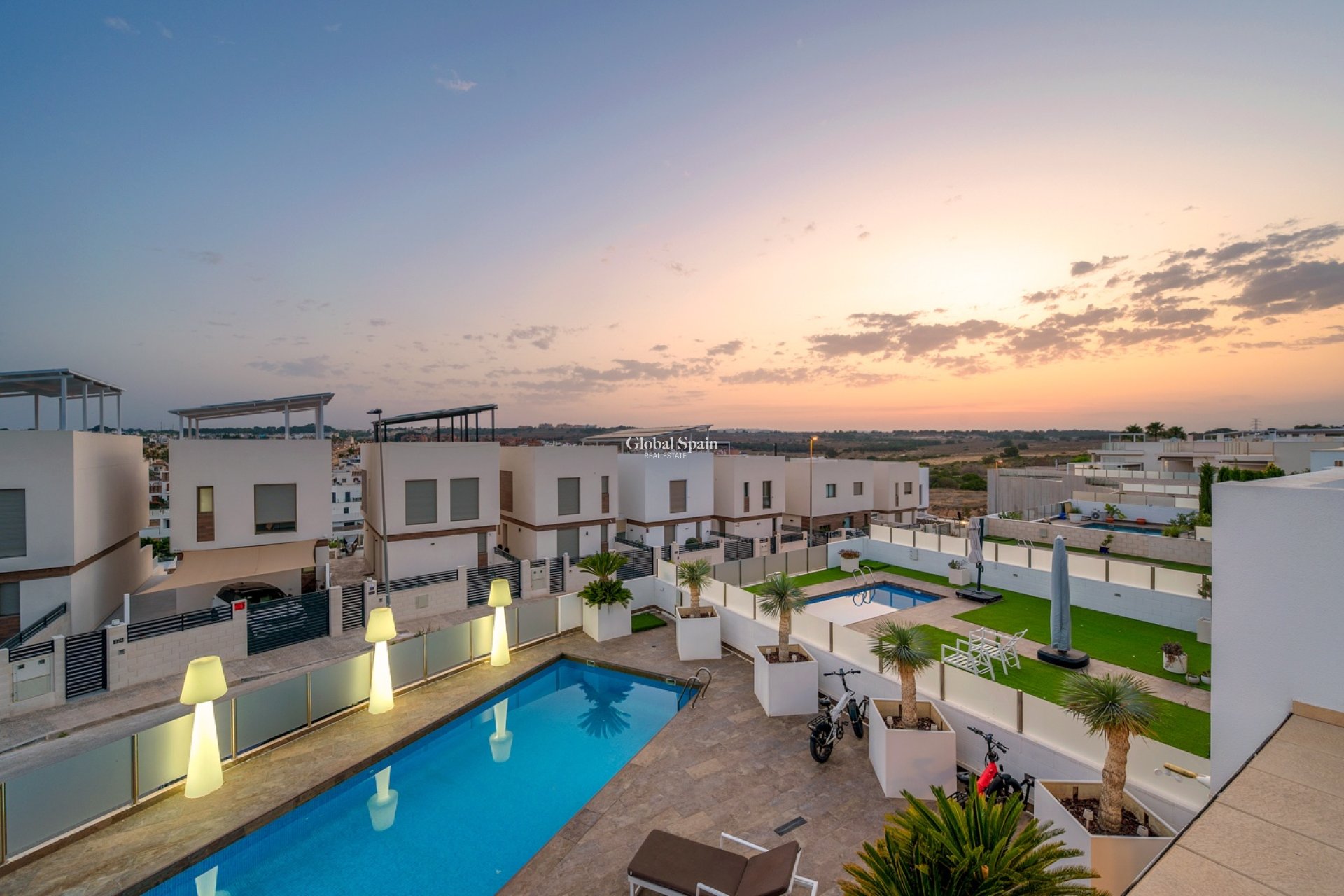 Revente - VILLA -
ORIHUELA COSTA - VILLAMARTÍN