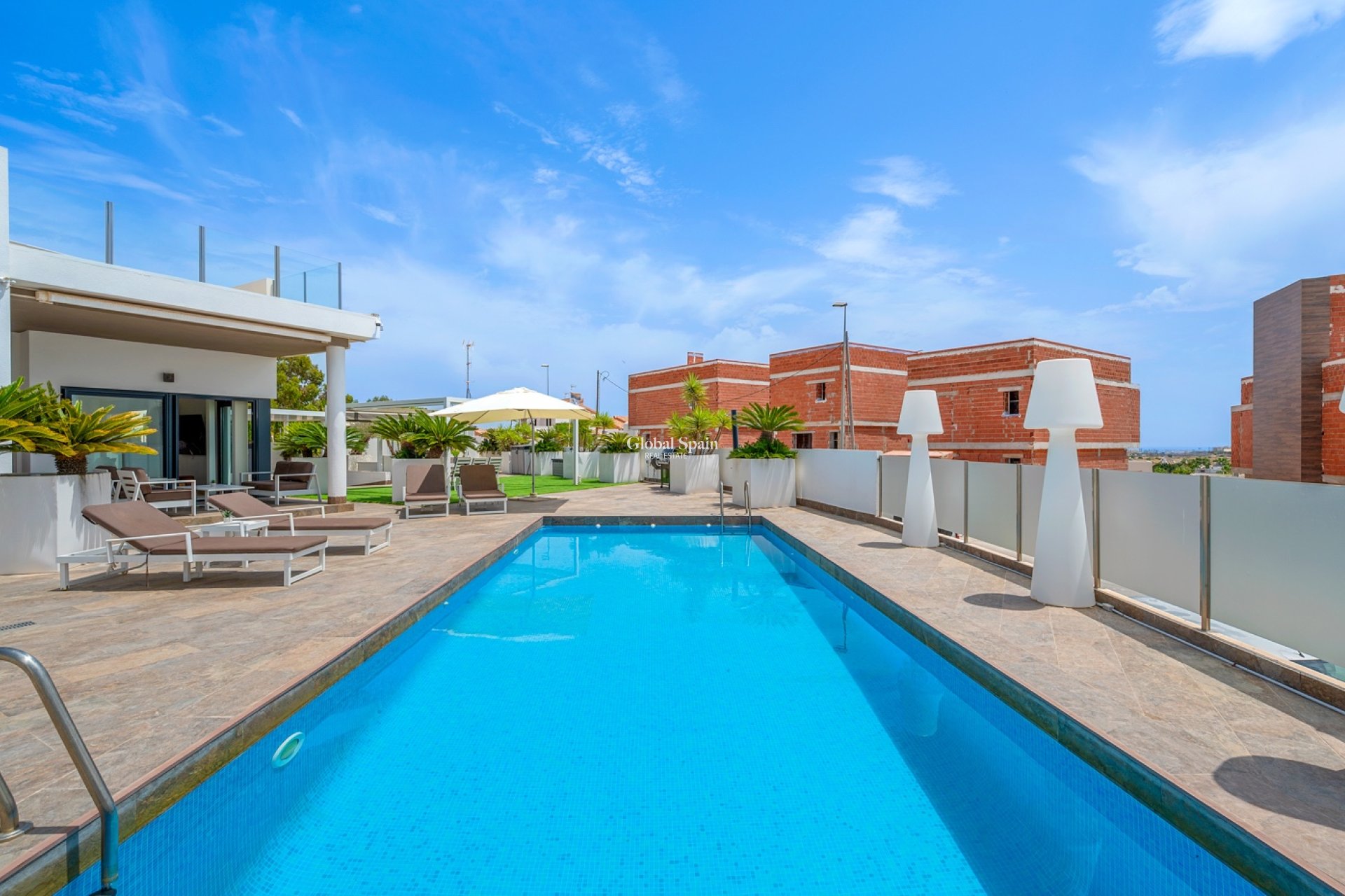 Revente - VILLA -
ORIHUELA COSTA - VILLAMARTÍN