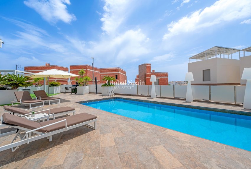 Revente - VILLA -
ORIHUELA COSTA - VILLAMARTÍN
