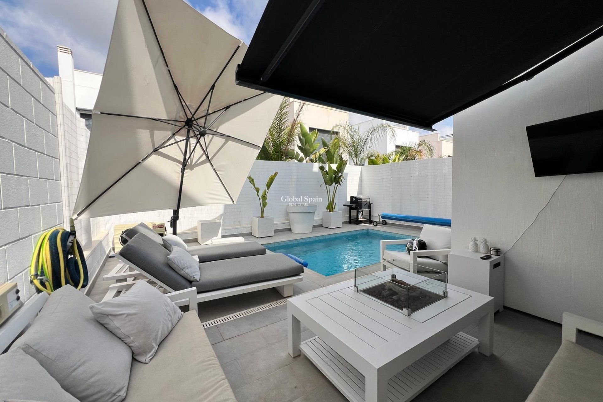 Revente - VILLA -
ORIHUELA COSTA - VILLAMARTÍN
