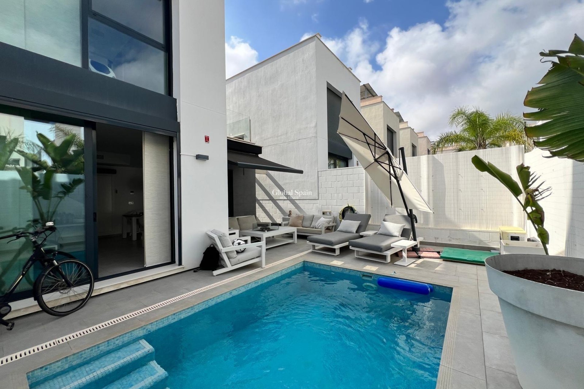 Revente - VILLA -
ORIHUELA COSTA - VILLAMARTÍN