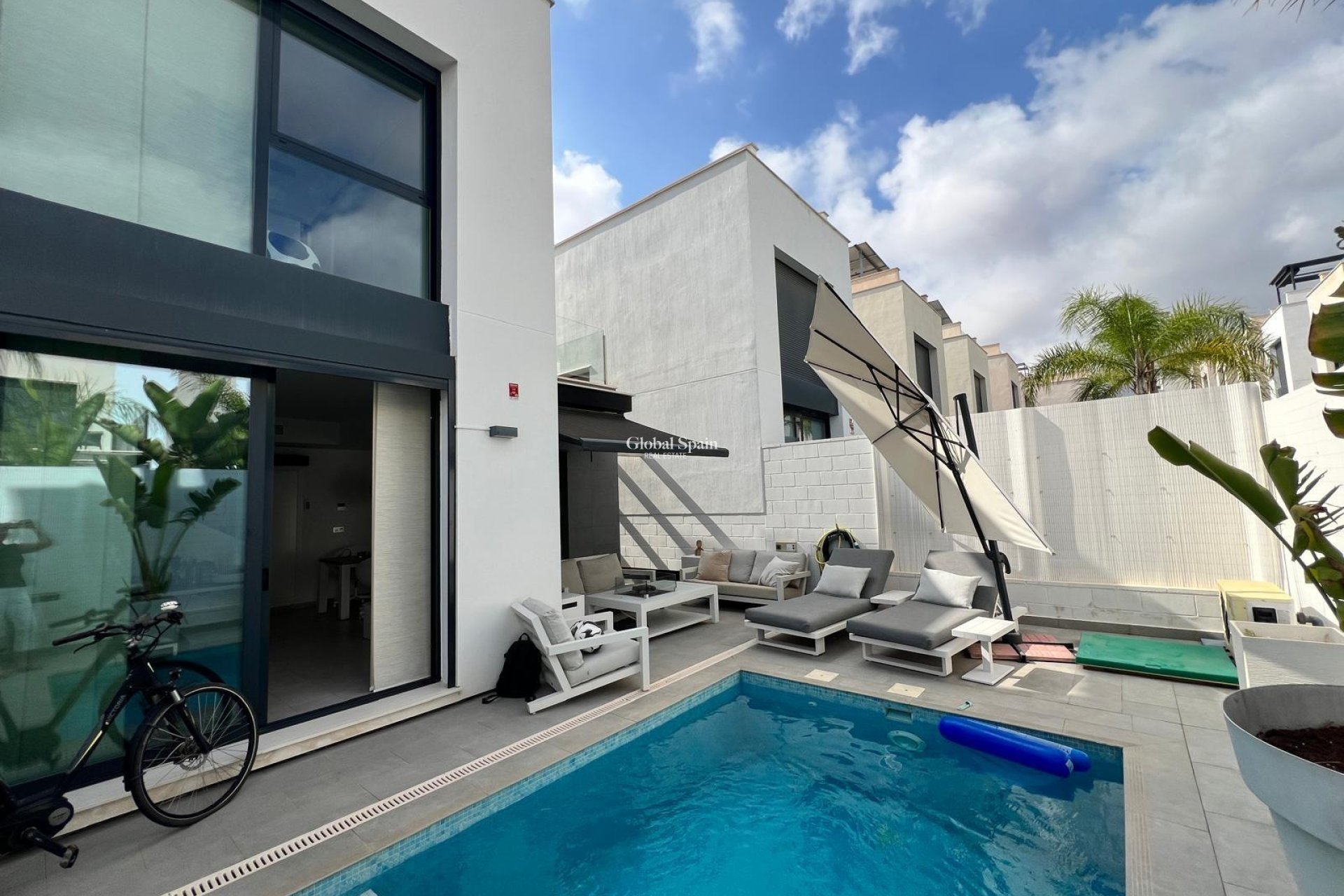 Revente - VILLA -
ORIHUELA COSTA - VILLAMARTÍN