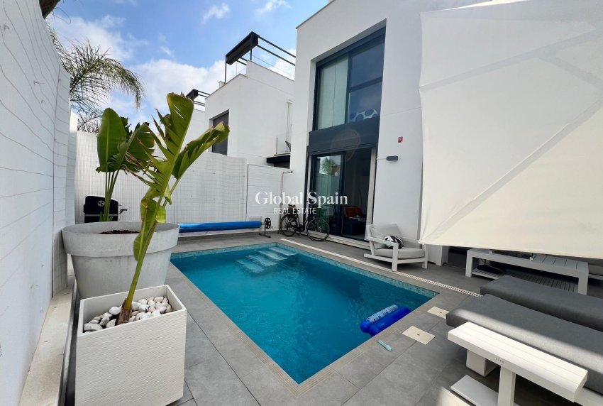 Revente - VILLA -
ORIHUELA COSTA - VILLAMARTÍN