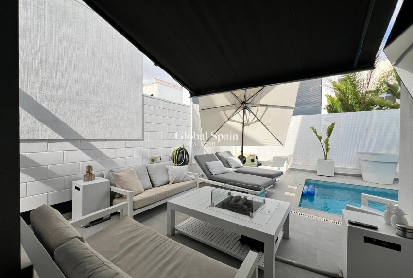 Revente - VILLA -
ORIHUELA COSTA - VILLAMARTÍN