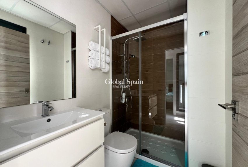 Revente - VILLA -
ORIHUELA COSTA - VILLAMARTÍN