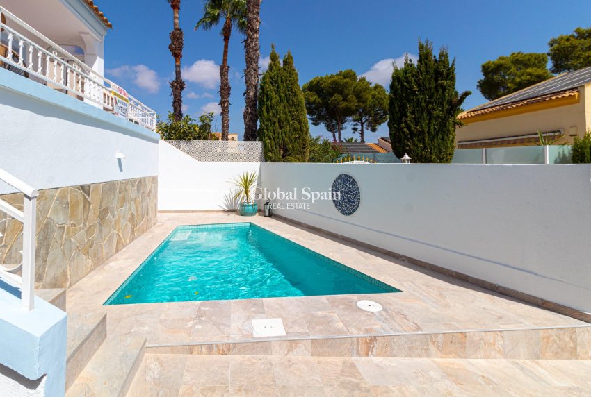 Revente - VILLA -
ORIHUELA COSTA - VILLAMARTÍN