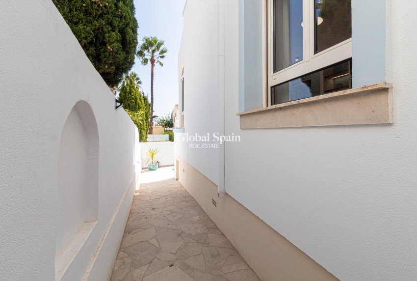 Revente - VILLA -
ORIHUELA COSTA - VILLAMARTÍN
