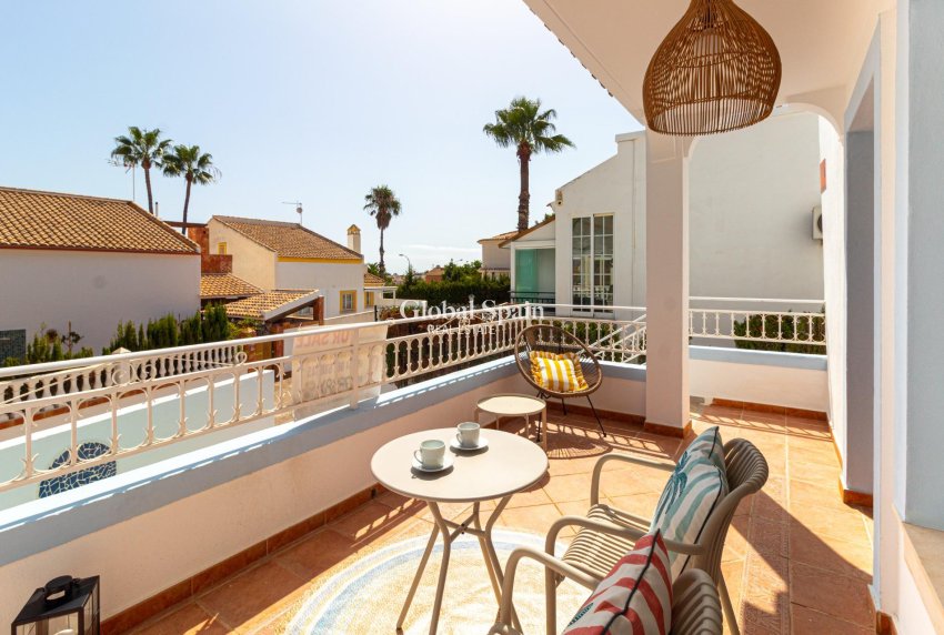 Revente - VILLA -
ORIHUELA COSTA - VILLAMARTÍN