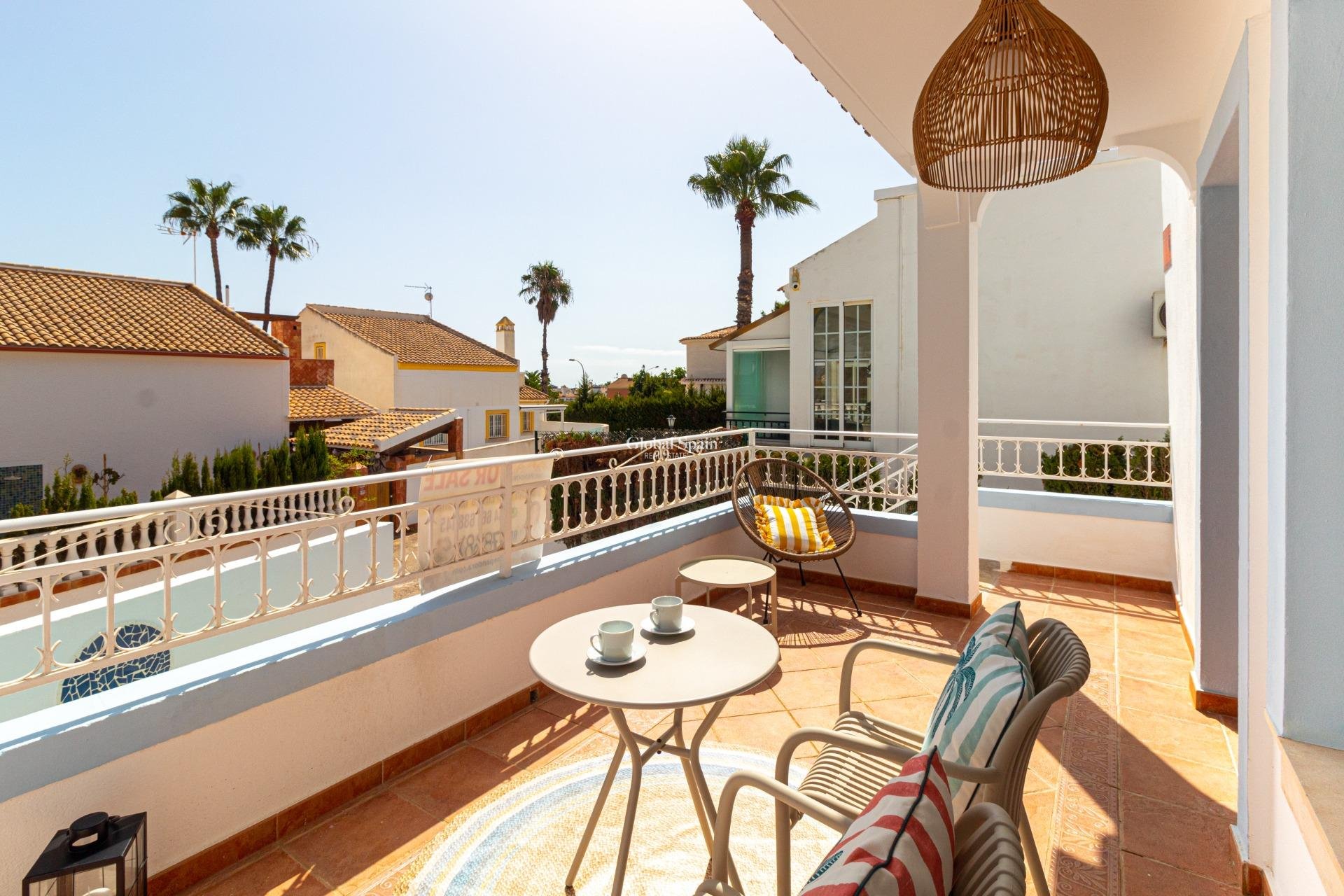 Revente - VILLA -
ORIHUELA COSTA - VILLAMARTÍN