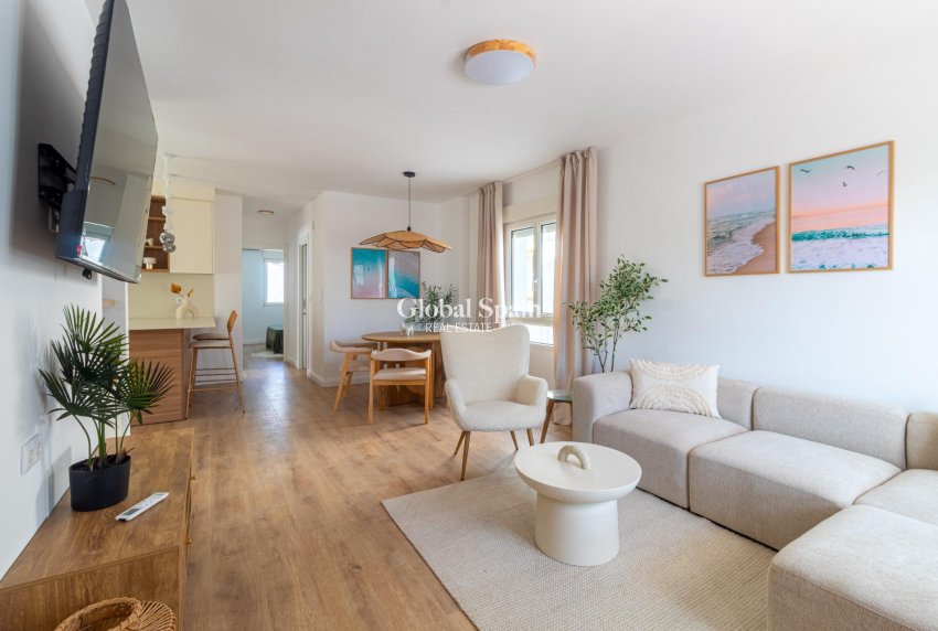 Revente - VILLA -
ORIHUELA COSTA - VILLAMARTÍN
