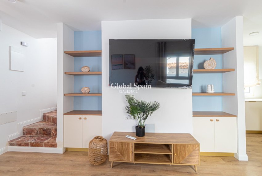 Revente - VILLA -
ORIHUELA COSTA - VILLAMARTÍN