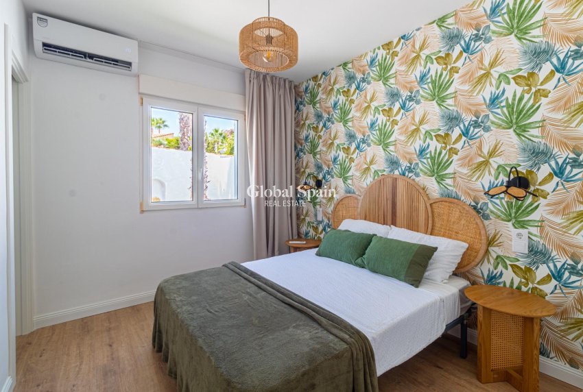 Revente - VILLA -
ORIHUELA COSTA - VILLAMARTÍN