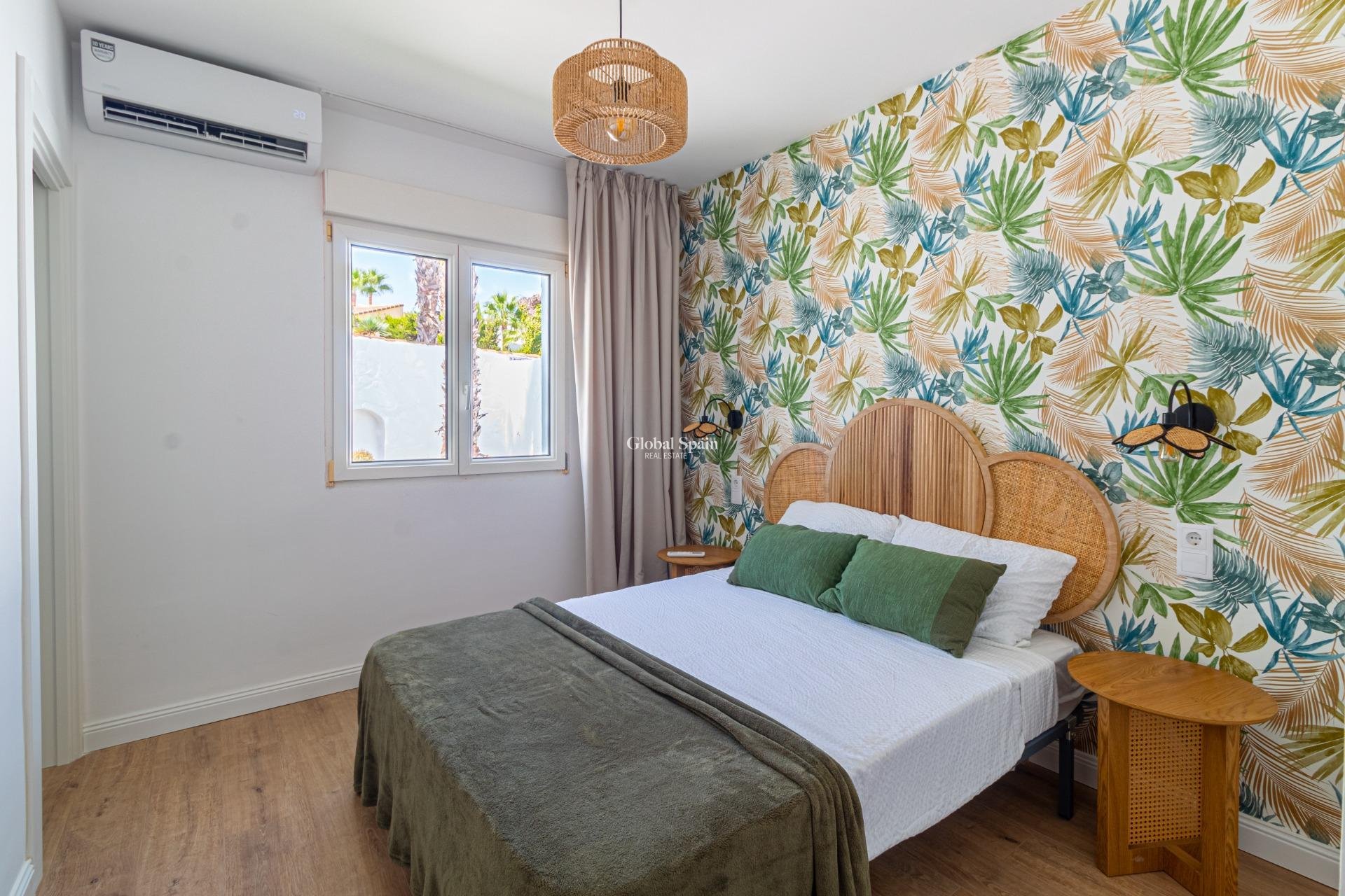 Revente - VILLA -
ORIHUELA COSTA - VILLAMARTÍN