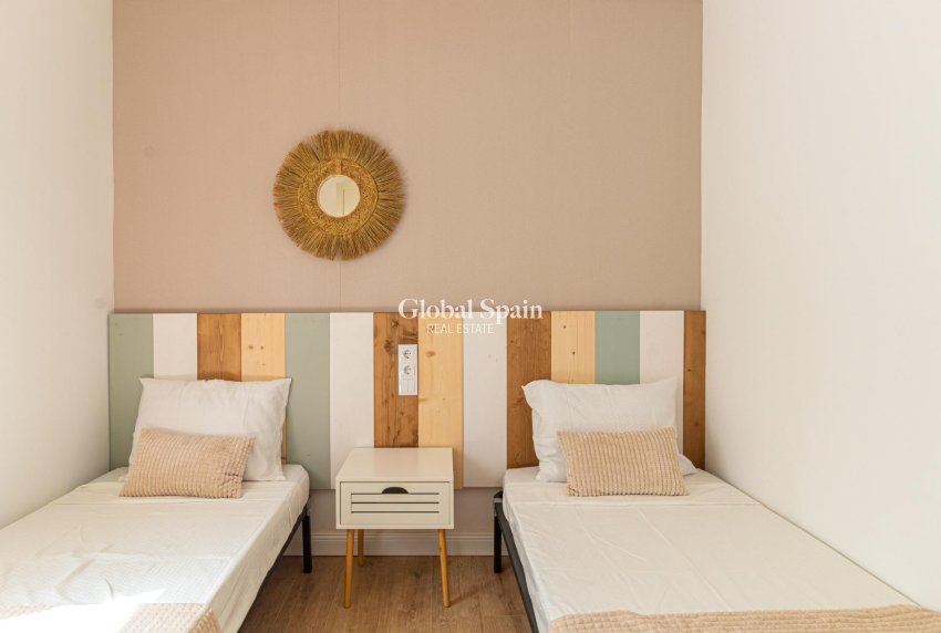 Revente - VILLA -
ORIHUELA COSTA - VILLAMARTÍN