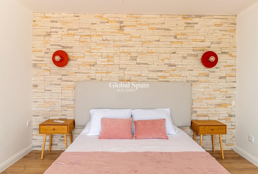 Revente - VILLA -
ORIHUELA COSTA - VILLAMARTÍN