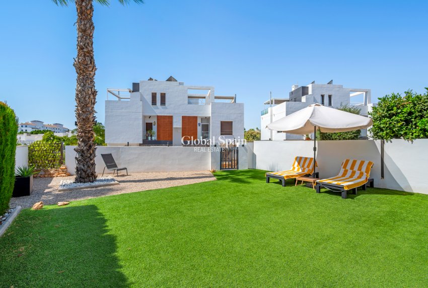 Revente - VILLA -
ORIHUELA COSTA - VILLAMARTÍN