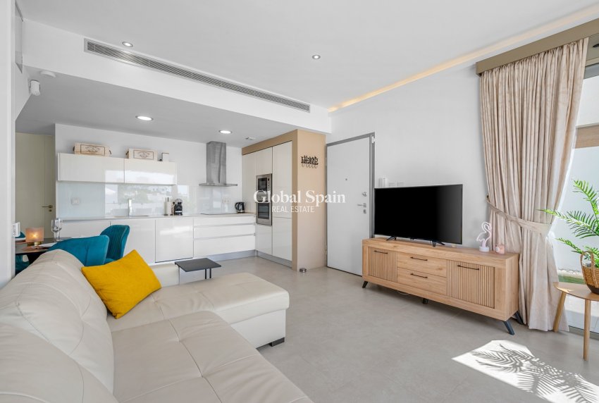 Revente - VILLA -
ORIHUELA COSTA - VILLAMARTÍN