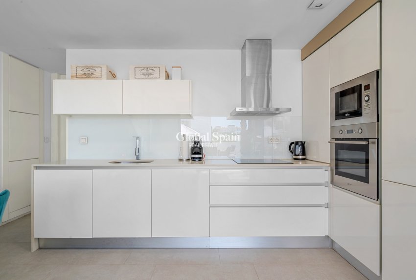 Revente - VILLA -
ORIHUELA COSTA - VILLAMARTÍN