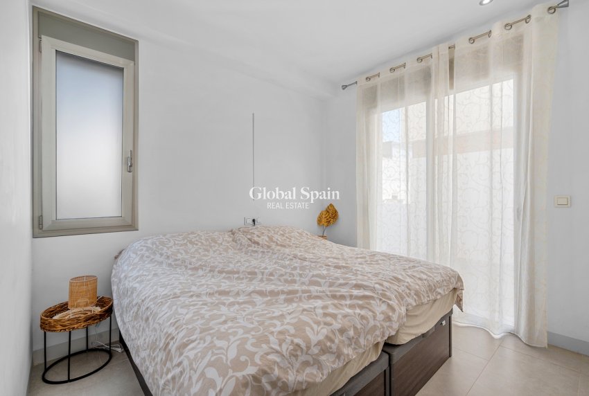 Revente - VILLA -
ORIHUELA COSTA - VILLAMARTÍN