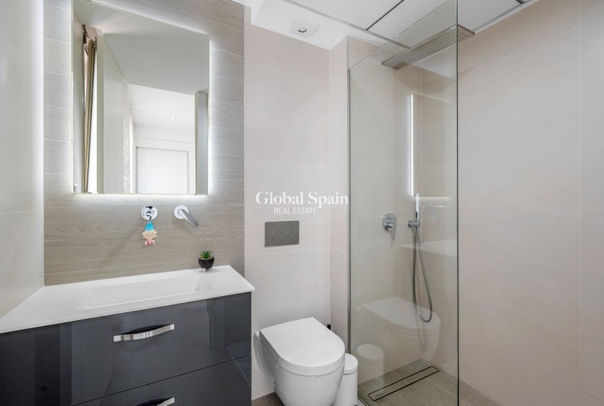 Revente - VILLA -
ORIHUELA COSTA - VILLAMARTÍN