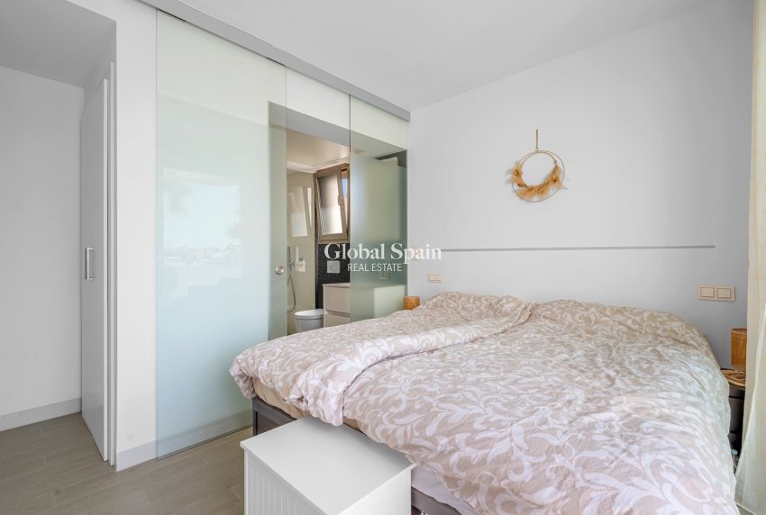 Revente - VILLA -
ORIHUELA COSTA - VILLAMARTÍN