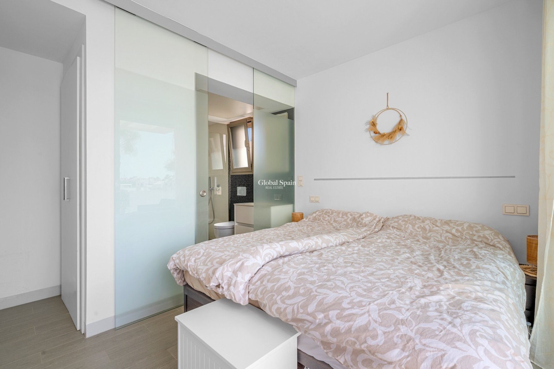 Revente - VILLA -
ORIHUELA COSTA - VILLAMARTÍN