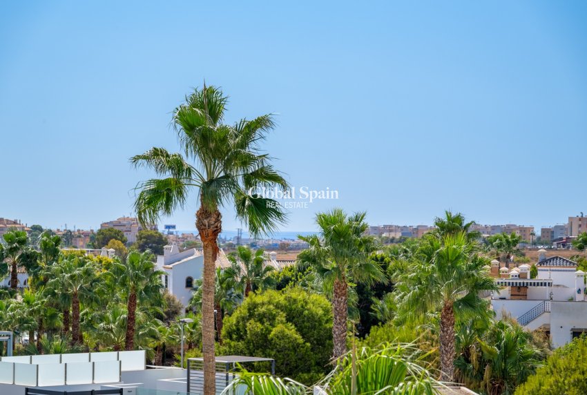Revente - VILLA -
ORIHUELA COSTA - VILLAMARTÍN