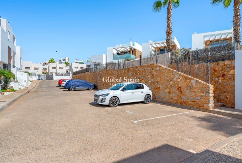 Revente - VILLA -
ORIHUELA COSTA - VILLAMARTÍN
